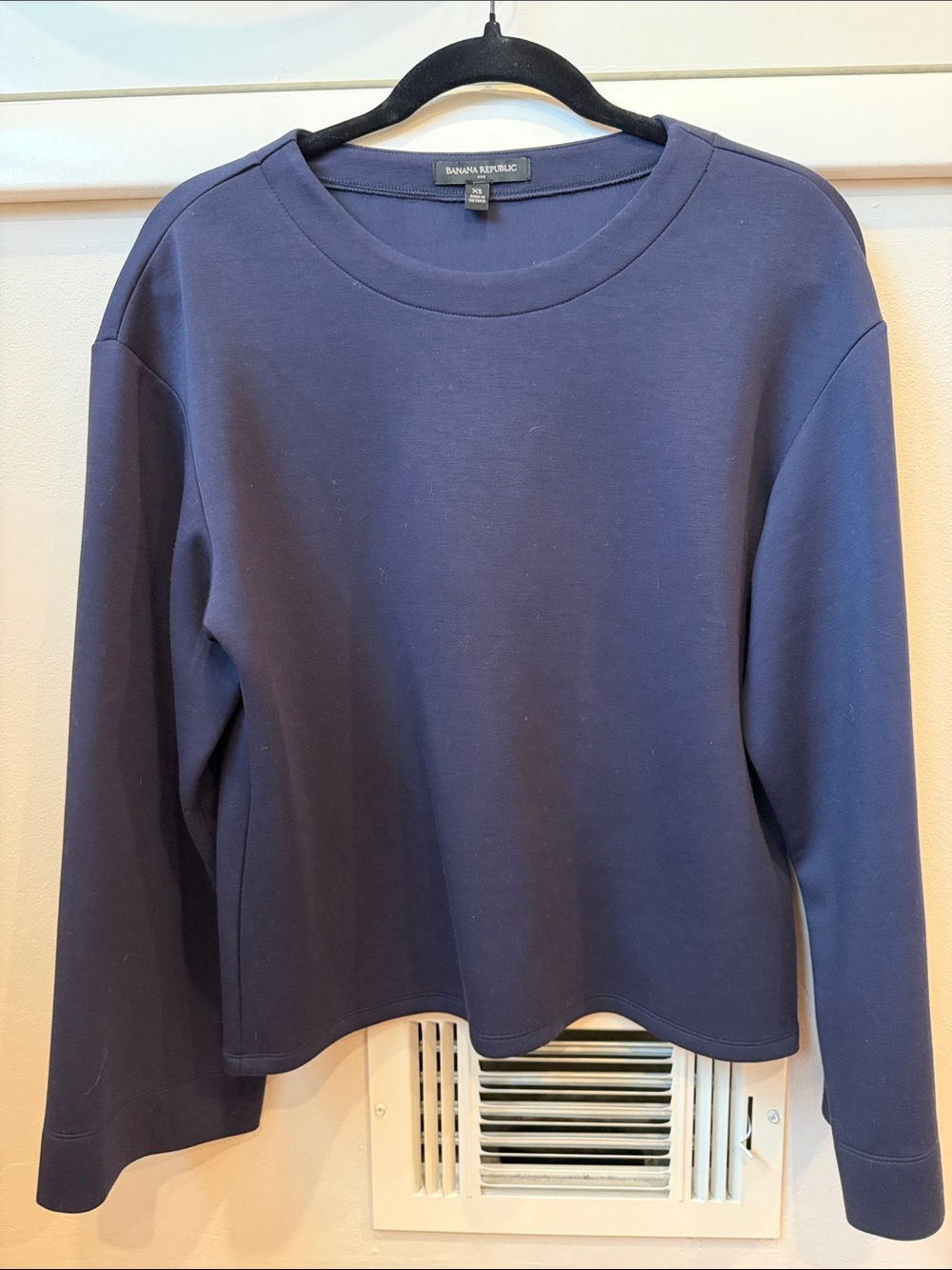 Banana Republic Women's Navy Crewneck Pullover Sweatshirt